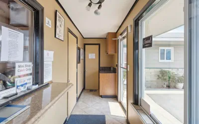 Photo 5 - Curry’s Motel by OYO Saginaw MI
