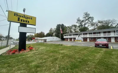Photo 2 - Budget Inn