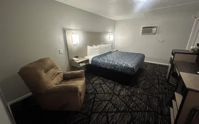 Photo 5 - Budget Inn