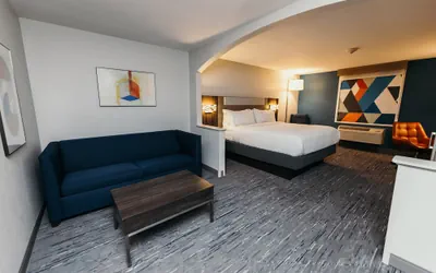 Photo 3 - Holiday Inn Express and Suites Urbandale by IHG