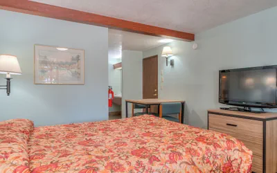 Photo 5 - Redmond Inn