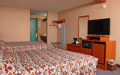Photo 4 - Redmond Inn