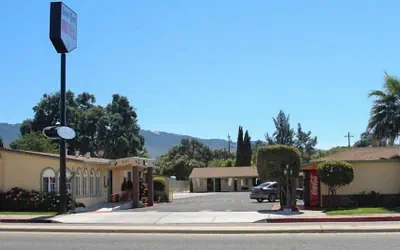 Photo 2 - King's Rest Motel