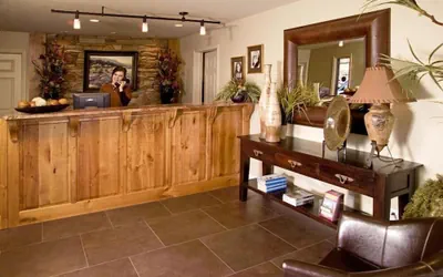 Photo 2 - Claridge Inn