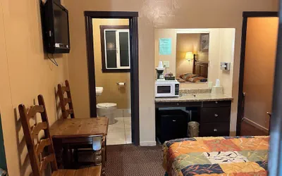 Photo 3 - Jumping Frog Motel