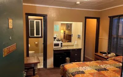 Photo 5 - Jumping Frog Motel