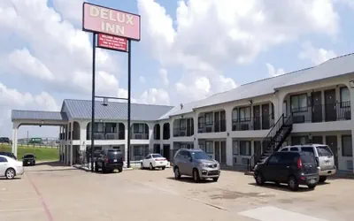 Photo 2 - Delux Inn Mesquite Near I-30 Dallas