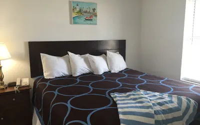 Photo 4 - Port Isla Inn