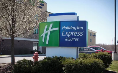 Holiday Inn Express & Suites Youngstown West - Austintown by IHG