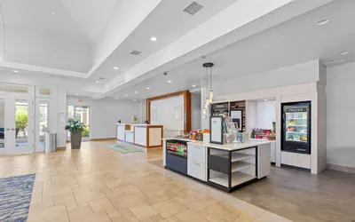Photo 5 - Hilton Garden Inn Auburn