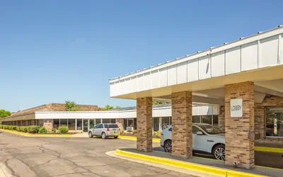 Photo 4 - OYO Hotel Mona Lake Muskegon