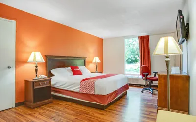 Photo 2 - OYO Hotel Mona Lake Muskegon
