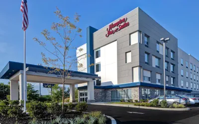 Photo 2 - Hampton Inn & Suites Deptford