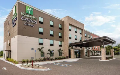 Photo 2 - Holiday Inn Express & Suites Ft Myers Beach-Sanibel Gateway by IHG