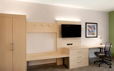 Photo 5 - Holiday Inn Express & Suites Ft Myers Beach-Sanibel Gateway by IHG
