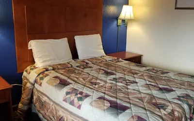 Photo 5 - Executive Inn