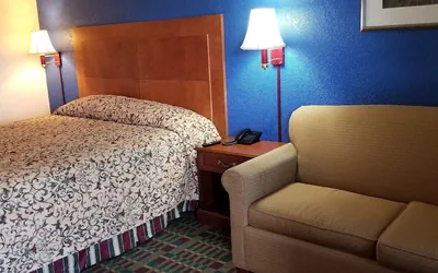 Photo 3 - Executive Inn
