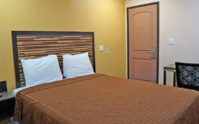 Photo 5 - Holly Crest Hotel - Los Angeles, LAX Airport