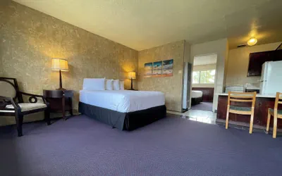Photo 3 - Huntington Suites