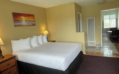 Photo 2 - Huntington Suites