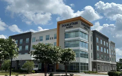Photo 2 - DoubleTree by Hilton Greenville Woodruff Road