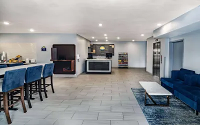 Photo 4 - Days Inn & Suites by Wyndham Horn Lake/Memphis Graceland