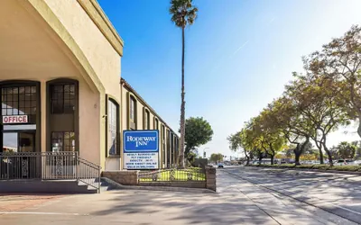 Photo 2 - Rodeway Inn Santa Ana - Garden Grove