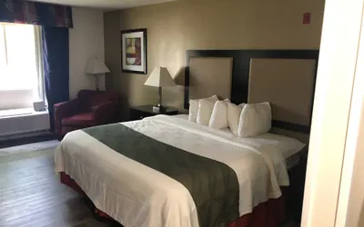 Photo 5 - Quality Inn & Suites Woodstock near Lake Geneva