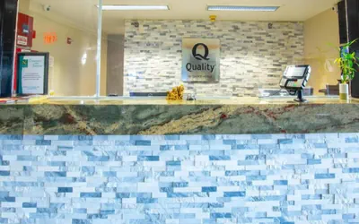 Photo 2 - Quality Inn & Suites Woodstock near Lake Geneva