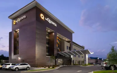 Photo 2 - La Quinta Inn & Suites by Wyndham Tifton