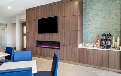 Photo 4 - La Quinta Inn & Suites by Wyndham Tifton
