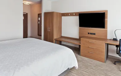 Photo 4 - Holiday Inn Express & Suites Fayetteville by IHG