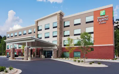 Photo 2 - Holiday Inn Express & Suites Fayetteville by IHG