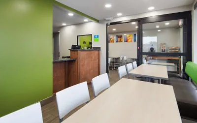 Photo 4 - SureStay Hotel by Best Western Jasper