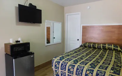 Photo 5 - Hillcrest Motel
