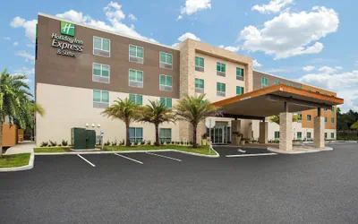 Photo 2 - Holiday Inn Express & Suites Deland South by IHG