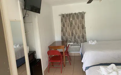 Photo 4 - SunShine Motel