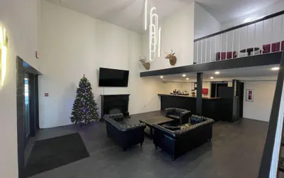 Photo 2 - Guest Lodge