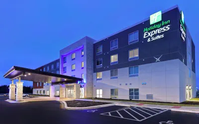 Photo 2 - Holiday Inn Express & Suites Ottawa by IHG