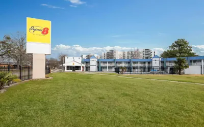 Photo 2 - Super 8 by Wyndham Portsmouth - Norfolk