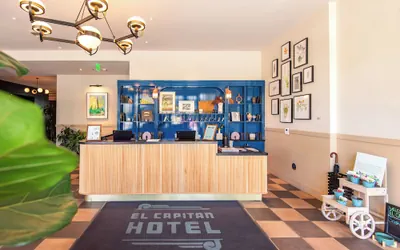 Photo 2 - El Capitan Hotel
