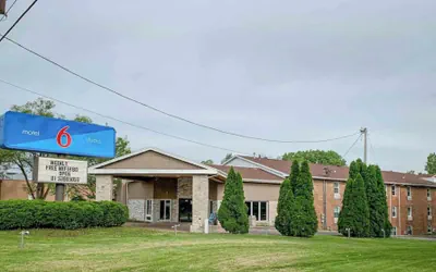 Studio 6 Rockford, IL