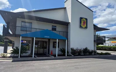 Photo 2 - Super 8 by Wyndham Richmond Hill