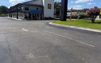 Super 8 by Wyndham Richmond Hill