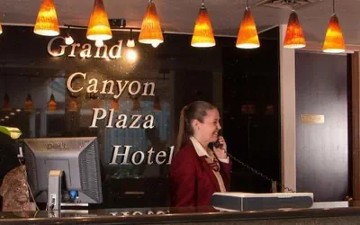 Photo 4 - Canyon Plaza Premier Studios and Apts