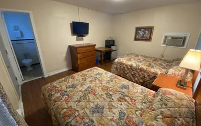 Photo 3 - Gateway Inn