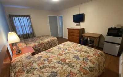 Photo 4 - Gateway Inn