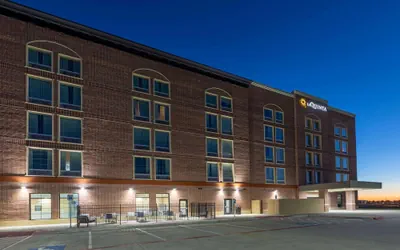 La Quinta Inn & Suites by Wyndham Dallas - Frisco Stadium