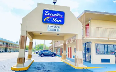 Photo 2 - Executive Inn Kingsville