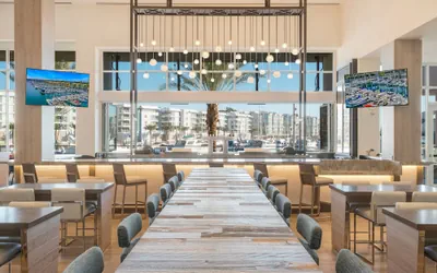 Photo 2 - Courtyard by Marriott Marina del Rey